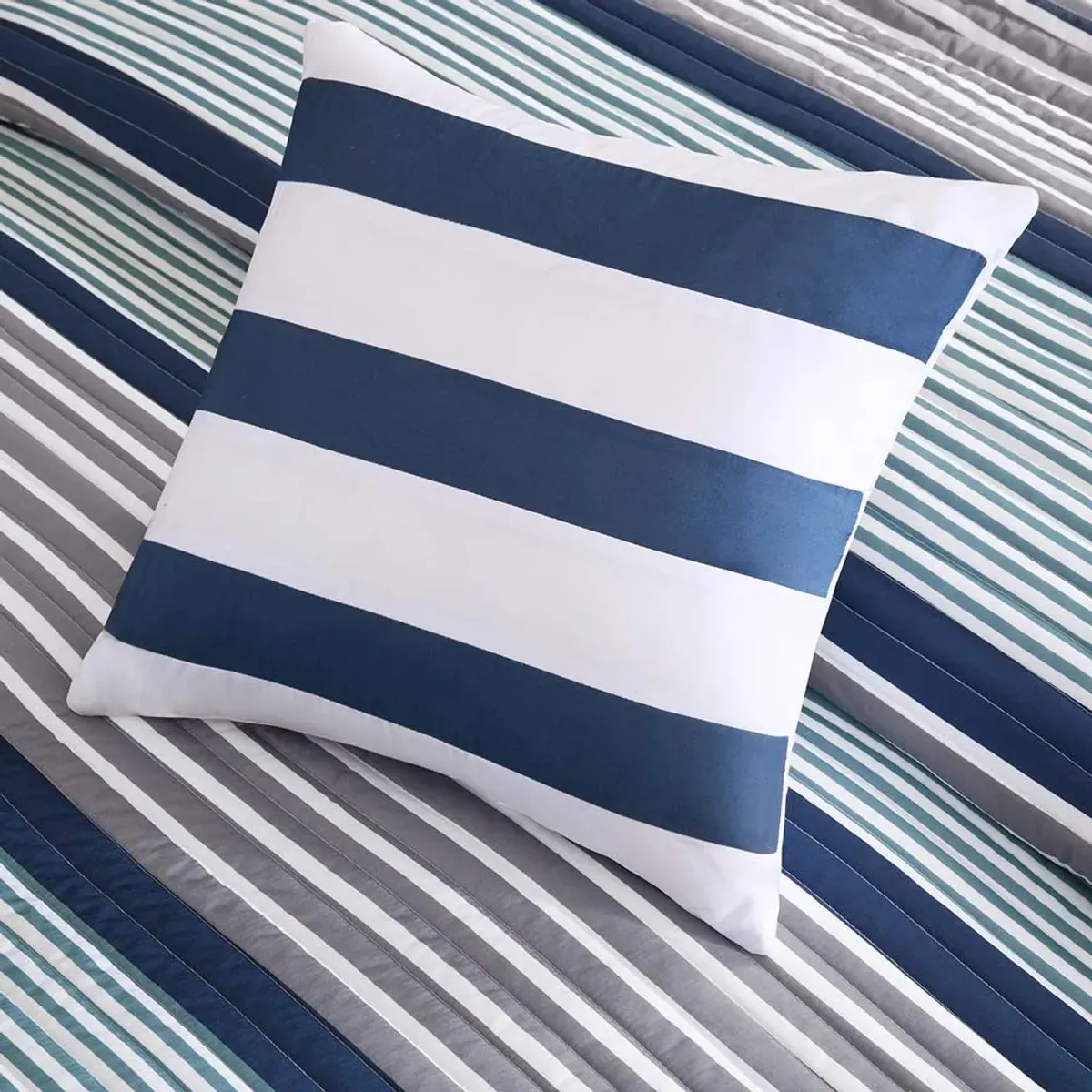 Olliix by Intelligent Design Paul Blue Twin/Twin XL Reversible Coverlet Set