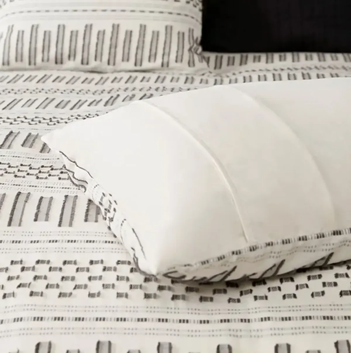 Olliix by INK+IVY Ivory/Charcoal Full/Queen Rhea Cotton Jacquard Comforter Mini Set