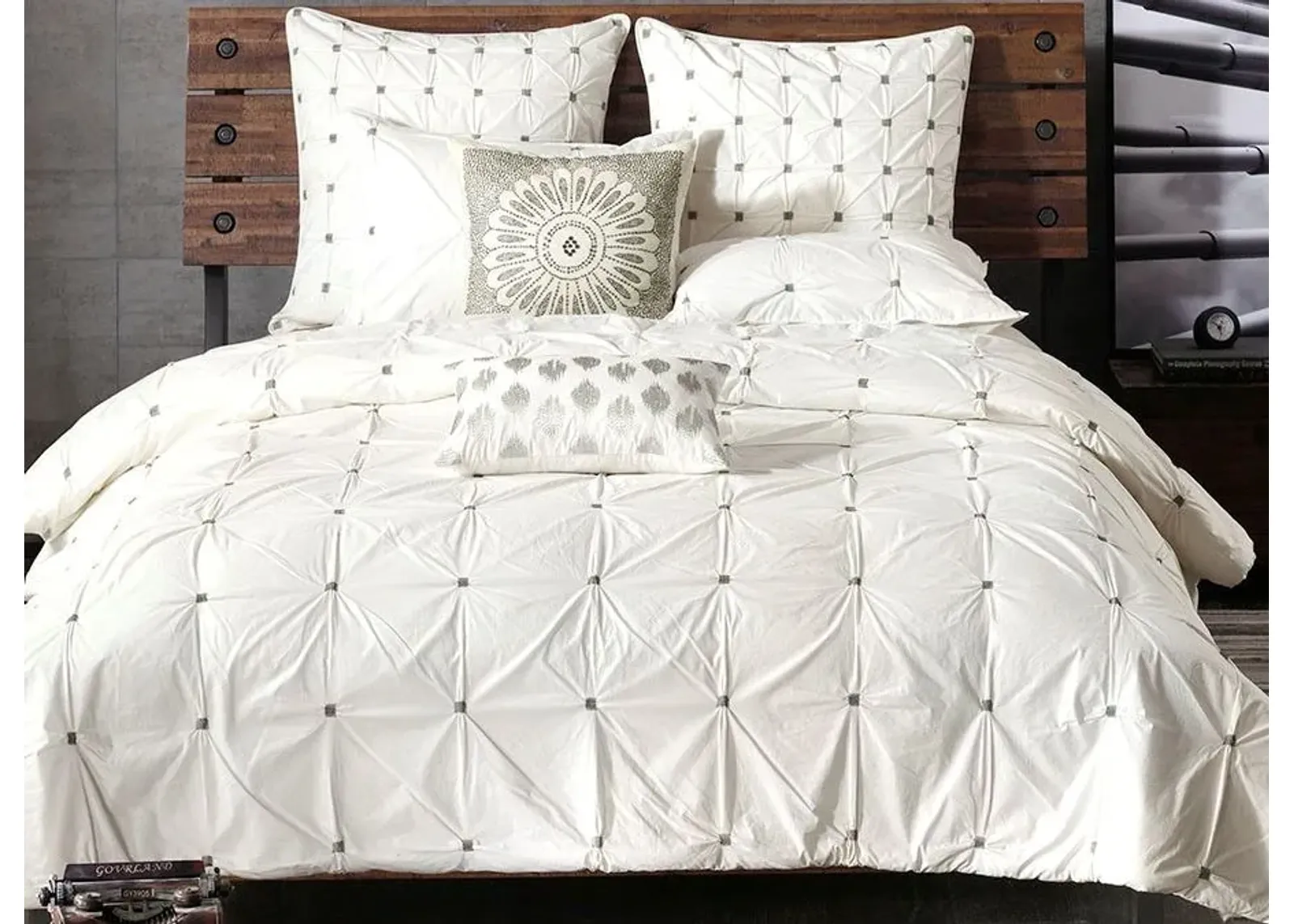 Olliix by INK+IVY 3 Piece White King/California King Masie Elastic Embroidered Cotton Comforter Set