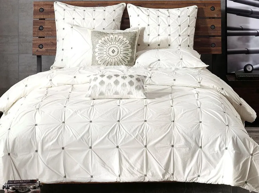 Olliix by INK+IVY 3 Piece White King/California King Masie Elastic Embroidered Cotton Comforter Set