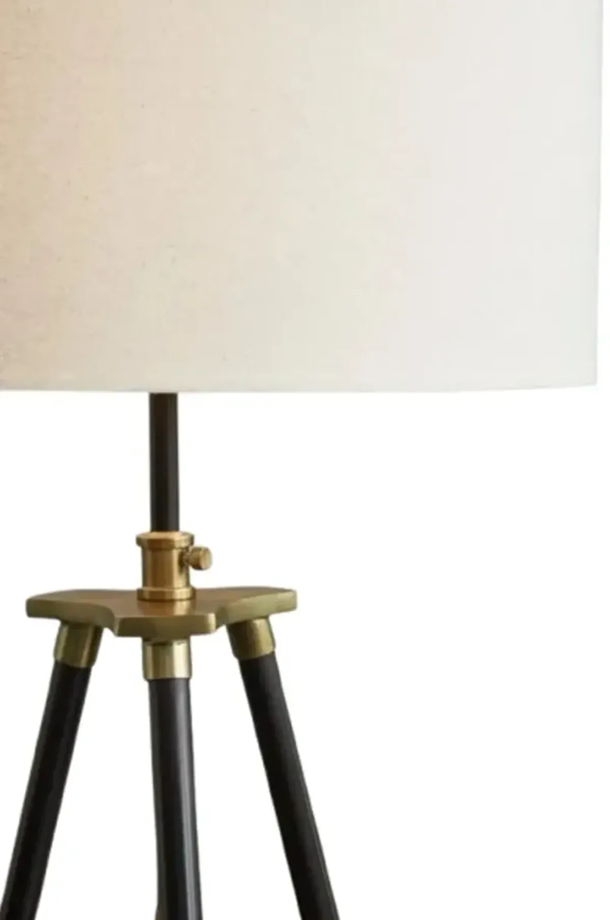 Signature Design by Ashley® Cashner Black Floor Lamp