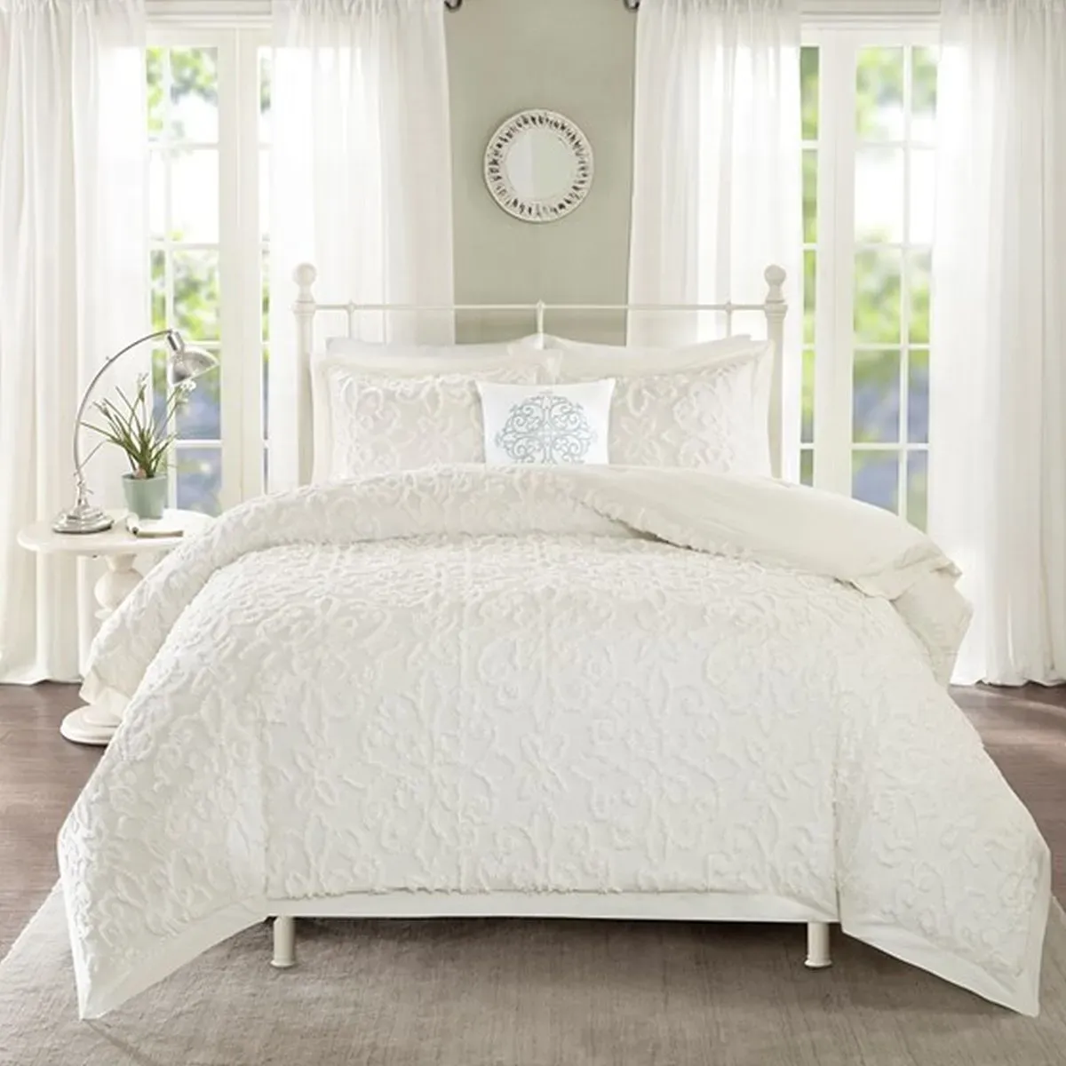 Olliix by Madison Park White Full/Queen Sabrina 4 Piece Tufted Chenille Comforter Set