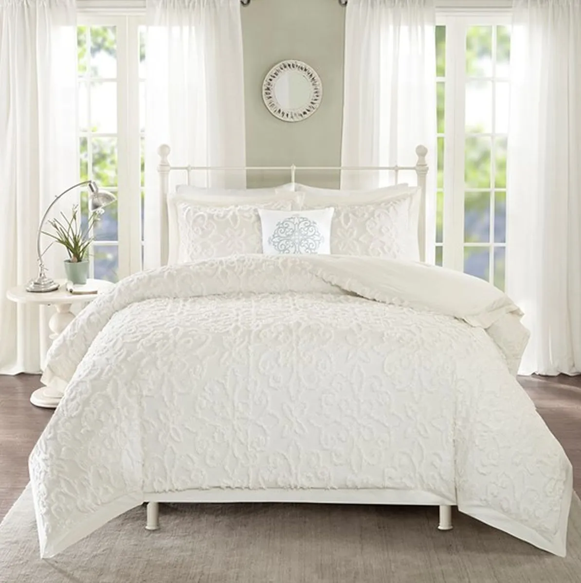 Olliix by Madison Park White Full/Queen Sabrina 4 Piece Tufted Chenille Comforter Set
