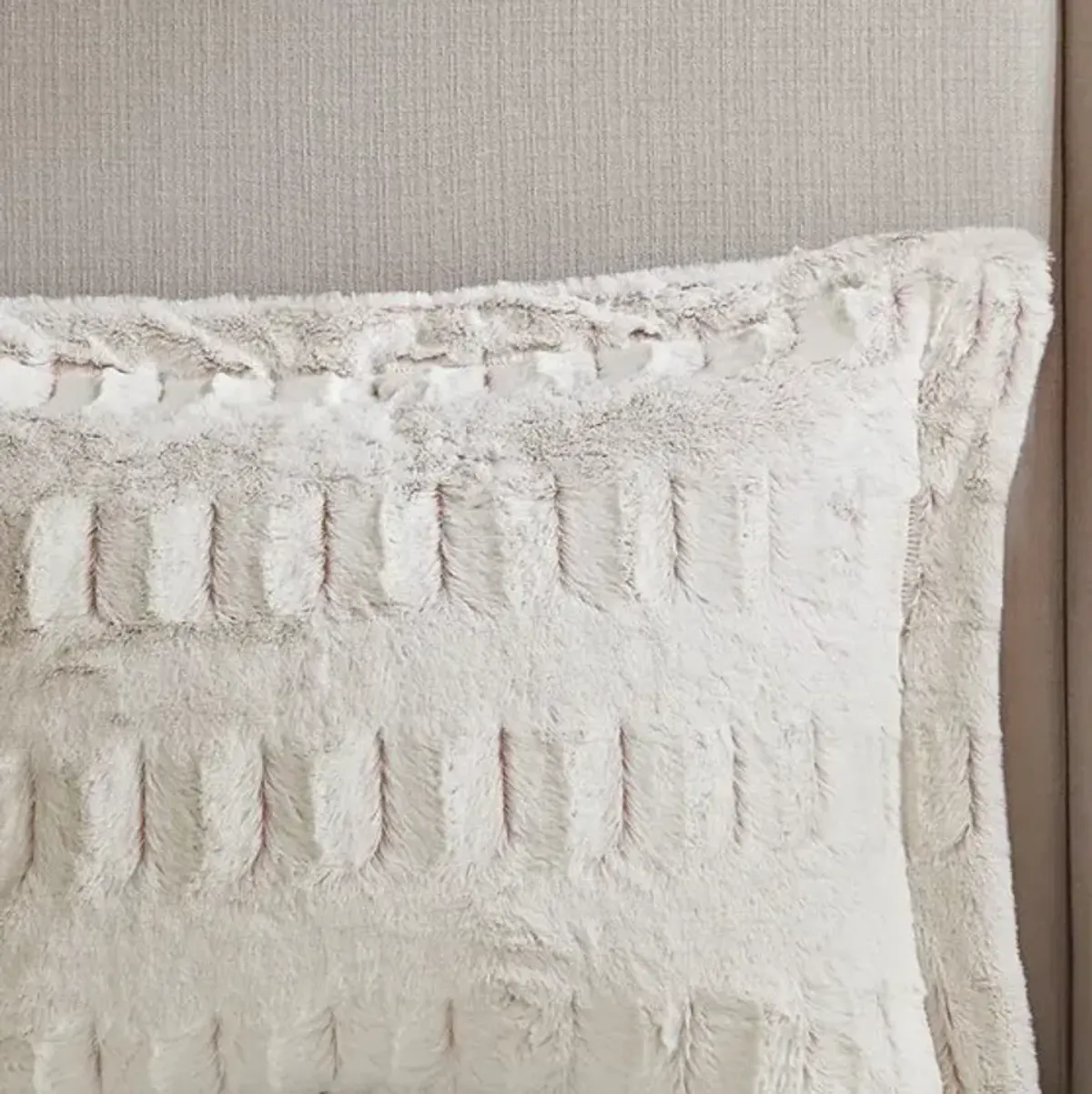Olliix by Madison Park Gia Blush Twin/Twin XL Back Print Long Fur Comforter Mini Set
