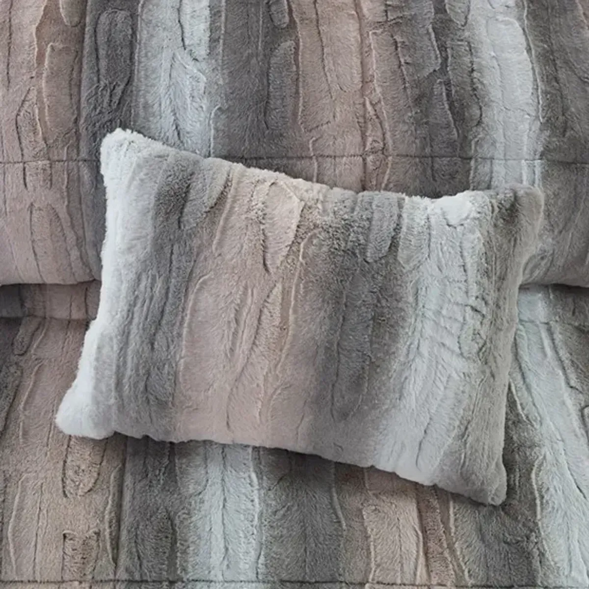 Olliix by Madison Park Zuri Blush and Grey Full/Queen Faux Fur Comforter Set