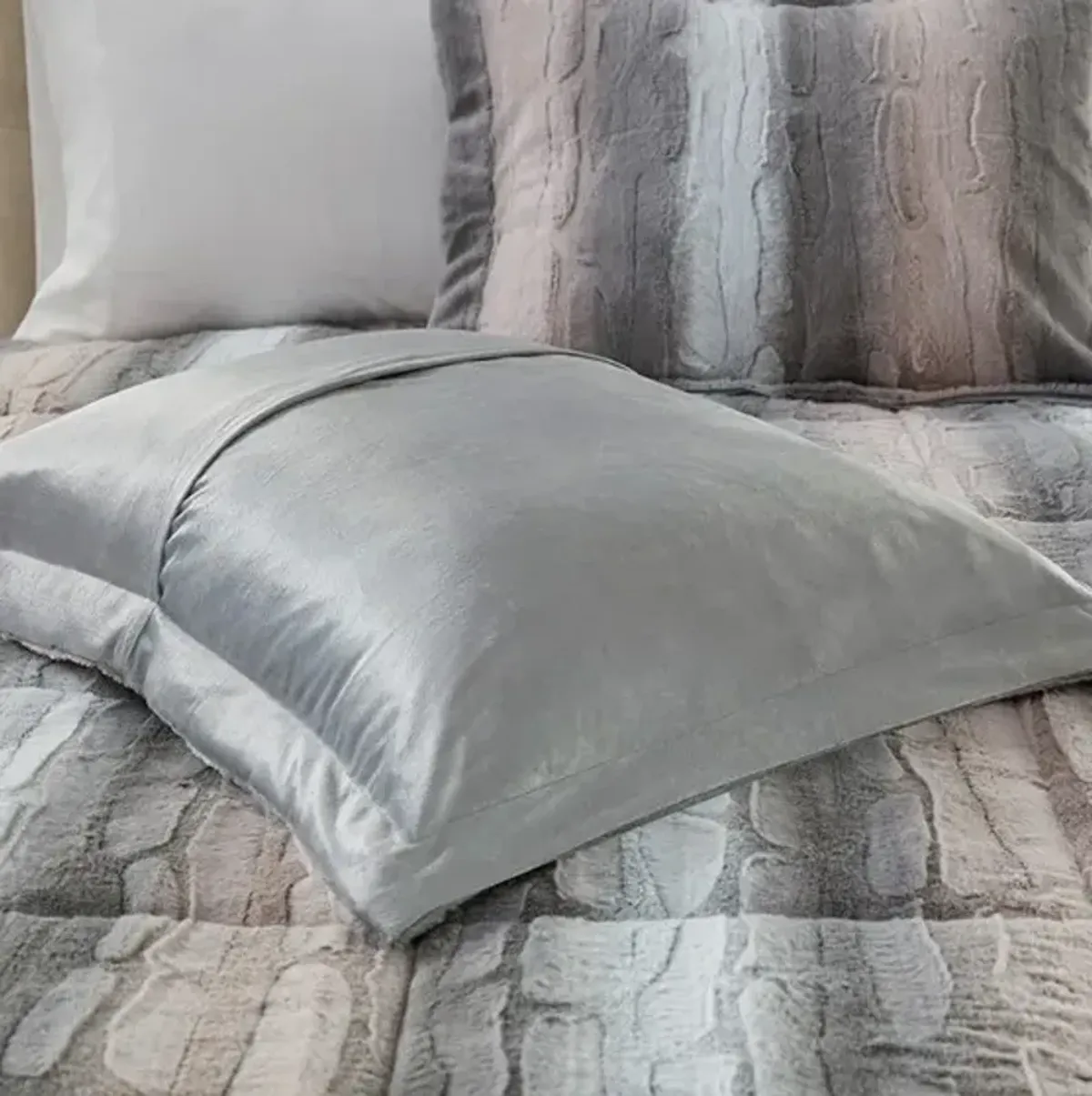 Olliix by Madison Park Zuri Blush and Grey Full/Queen Faux Fur Comforter Set