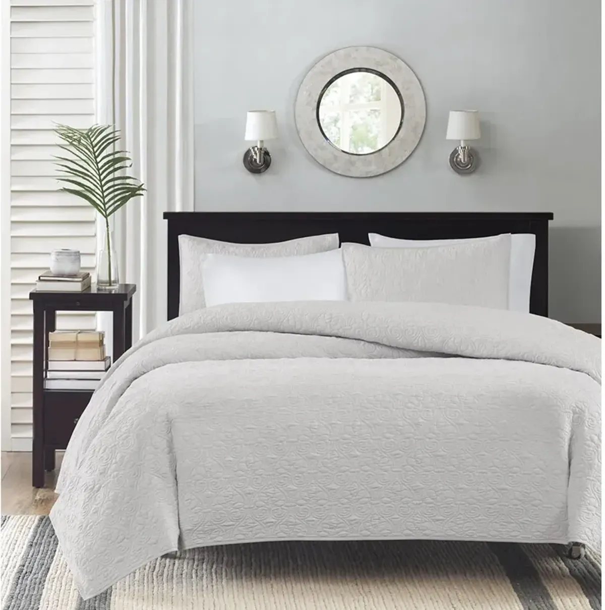 Olliix by Madison Park White Full/Queen Quebec Reversible Coverlet Set