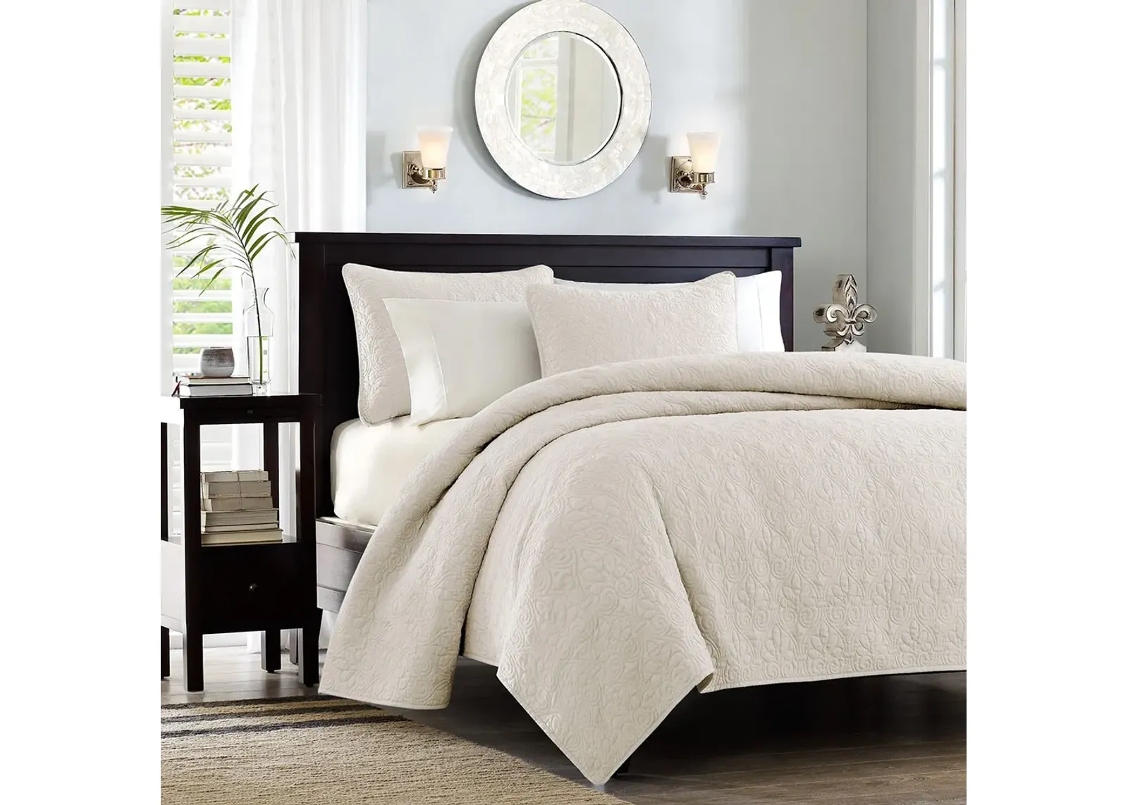 Olliix by Madison Park Cream Full/Queen Quebec Reversible Coverlet Set