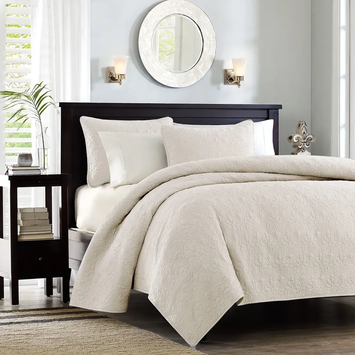 Olliix by Madison Park Cream Full/Queen Quebec Reversible Coverlet Set