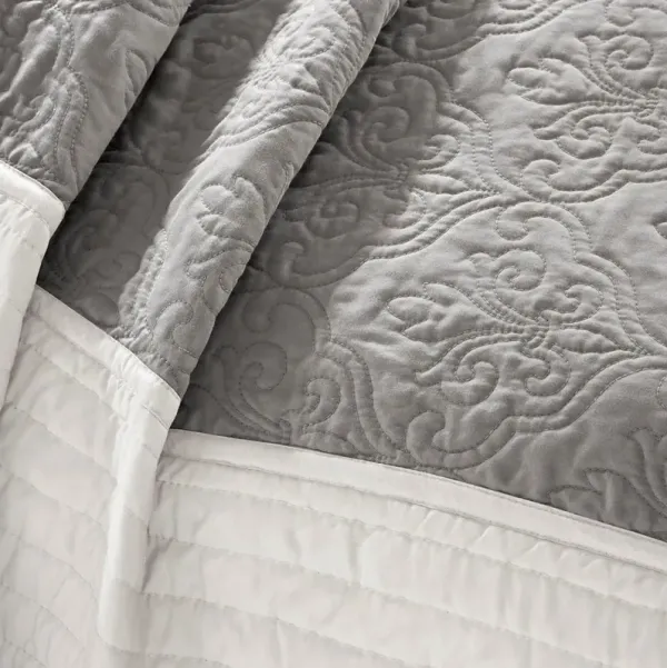 Olliix by Madison Park 7 Piece Black Full/Queen Attingham Reversible Coverlet Set