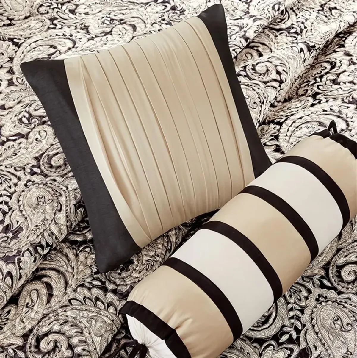 Olliix by Madison Park 6 Piece Black Full/Queen Aubrey Reversible Coverlet Set