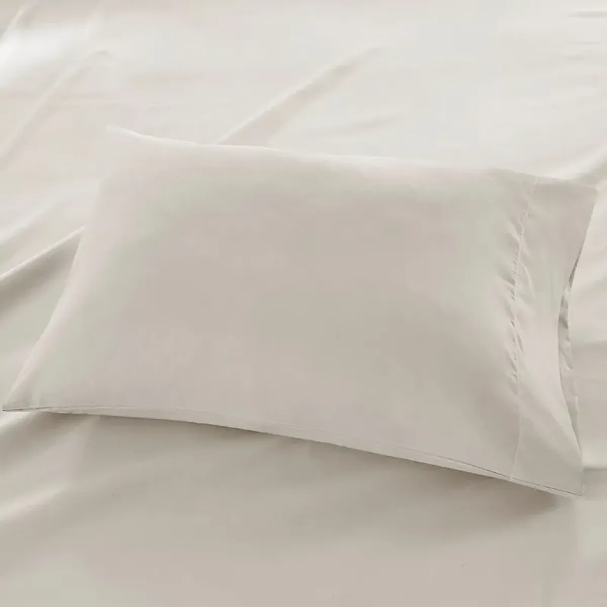 Olliix by Madison Park Ivory Queen 3M Microcell All Season Moisture Wicking Lightweight Sheet Set