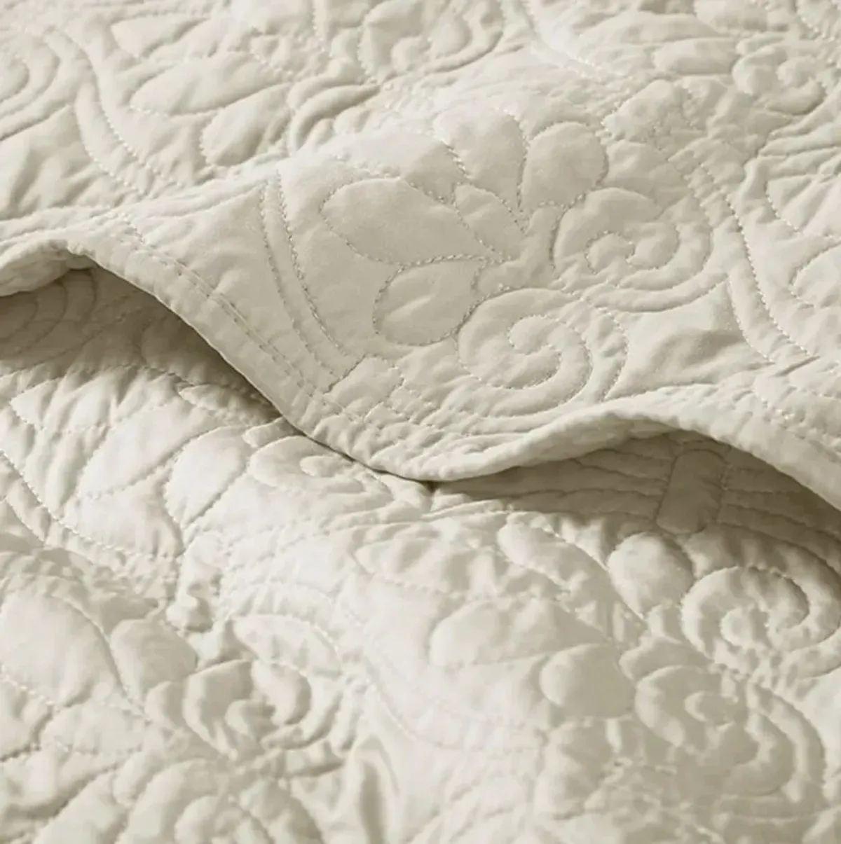 Olliix by Madison Park Quebec Ivory Oversized Quilted Throw