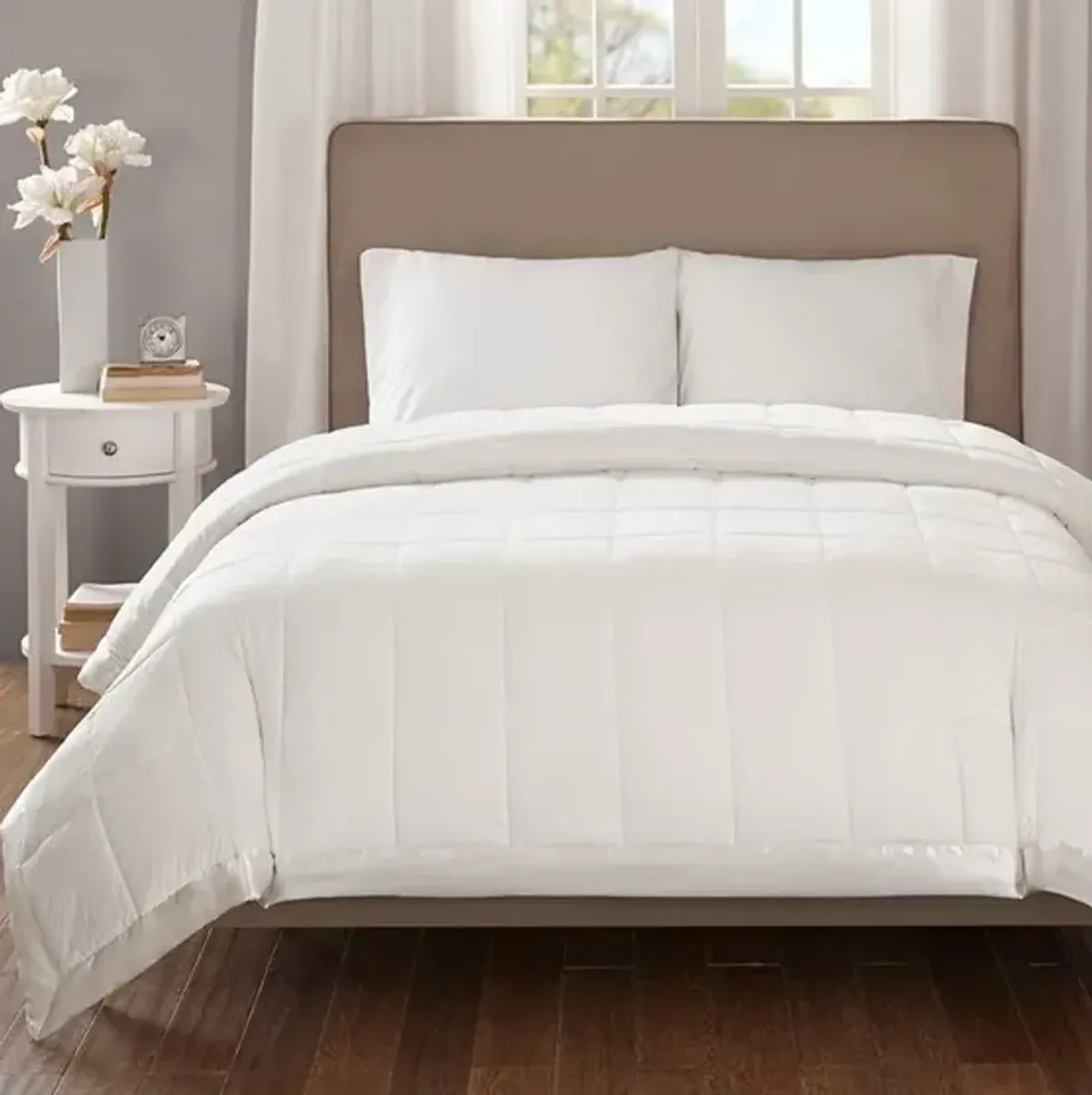 Olliix by Madison Park Ivory Premium Oversized Hypoallergenic Down Alternative Full/Queen Cambria Blanket