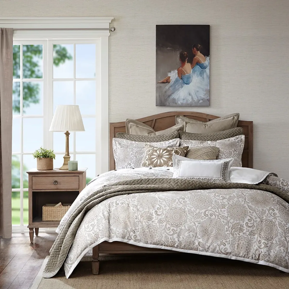 Olliix by Madison Park Signature Sophia Ivory Queen Comforter Set