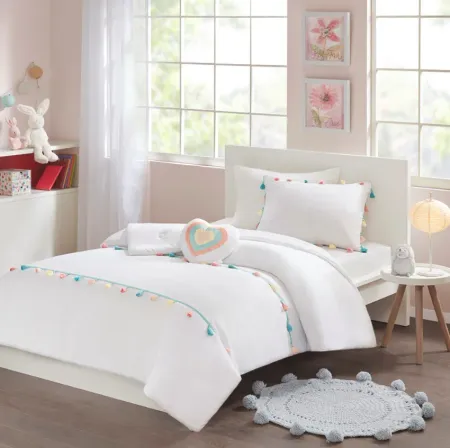 Olliix by Mi Zone Kids Tessa White Full/Queen Tassel Comforter Set