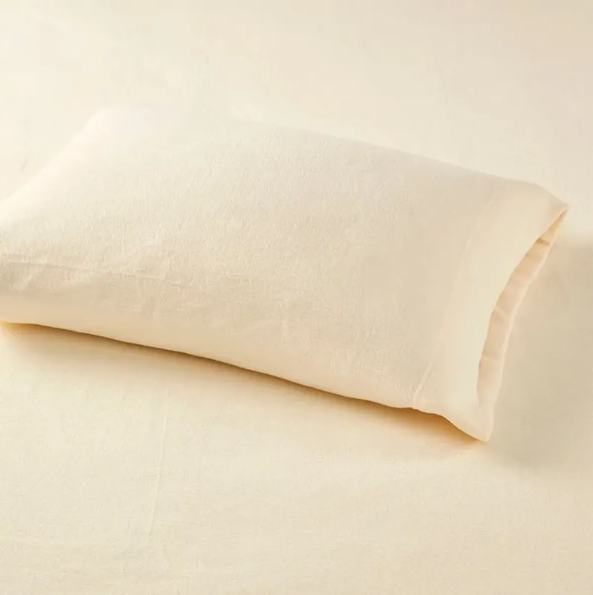 Olliix by True North by Sleep Philosophy Ivory Twin Micro Fleece Sheet Set