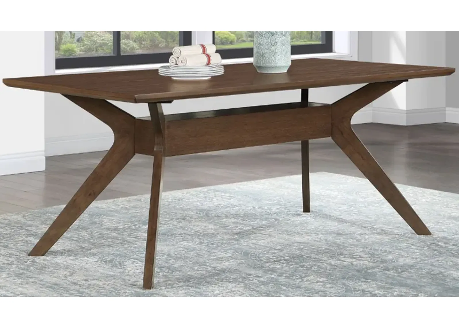 Steve Silver Co. Quinn Chestnut Dining Table