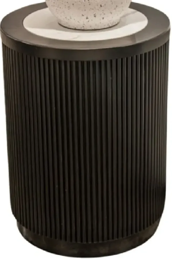 Signature Design by Ashley® Grayman Black Round End Table