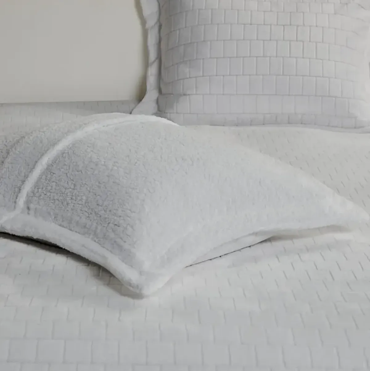 Olliix by True North by Sleep Philosophy Laurie Grey Full/Queen Plush to Sherpa Comforter Set