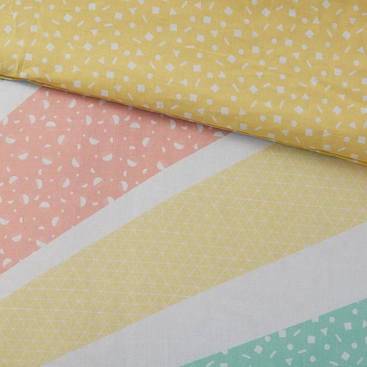 Olliix by Urban Habitat Kids Rory Rainbow Sunburst Reversible Cotton Yellow Full/Queen Comforter Set