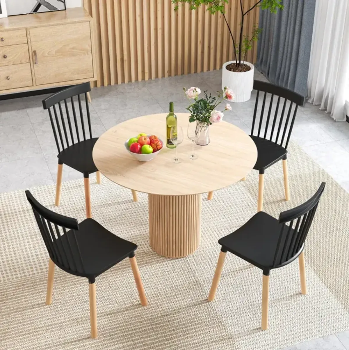 Set of 4 Windsor Dining Chairs with Spindle Backs and Curved Seats
