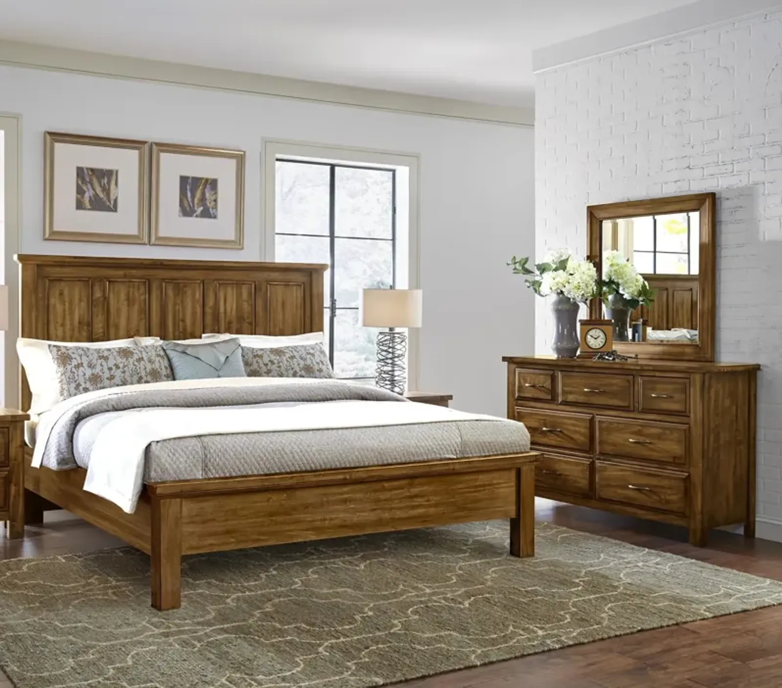 Maple Road 4 Piece Queen Bedroom Set