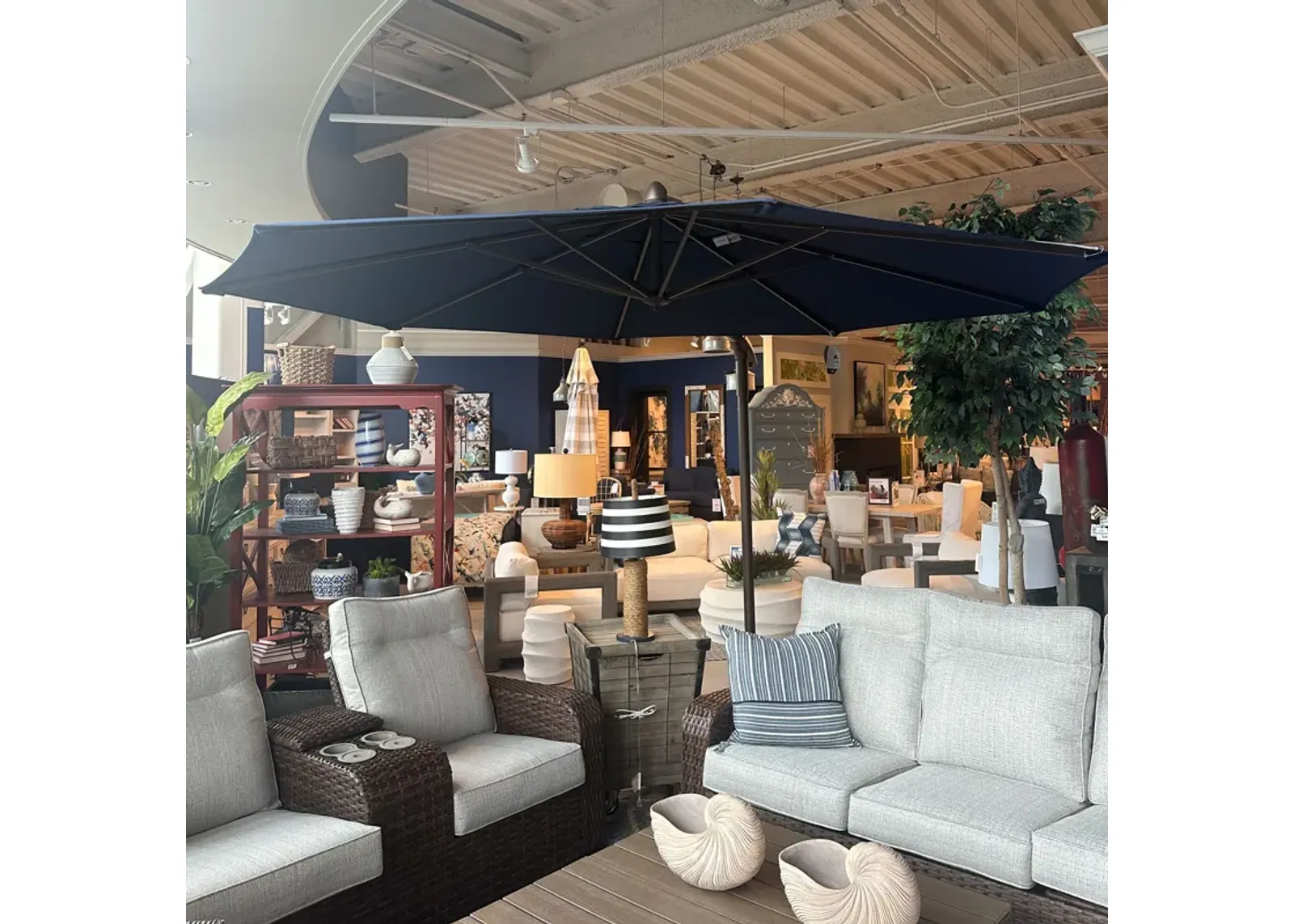 10' CANTILEVER UMBRELLA