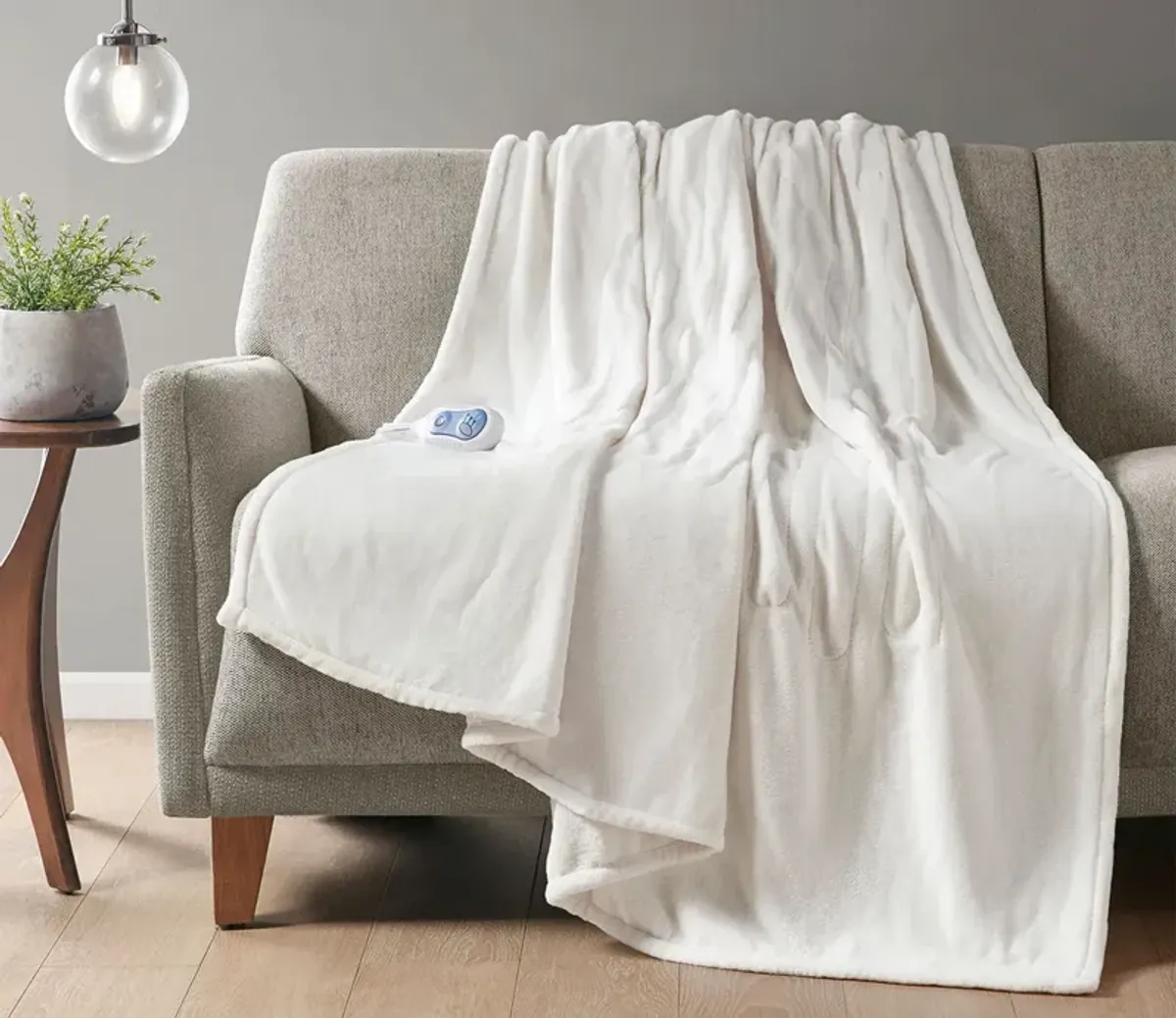 Beautyrest Heated Plush Throw - Sapphire