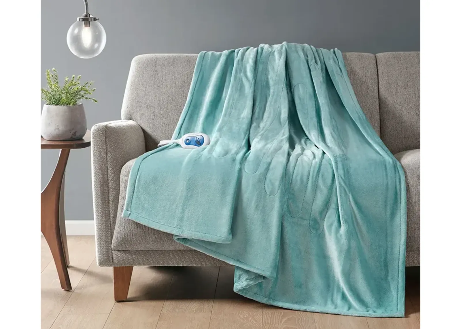 Beautyrest Heated Plush Throw - Sapphire