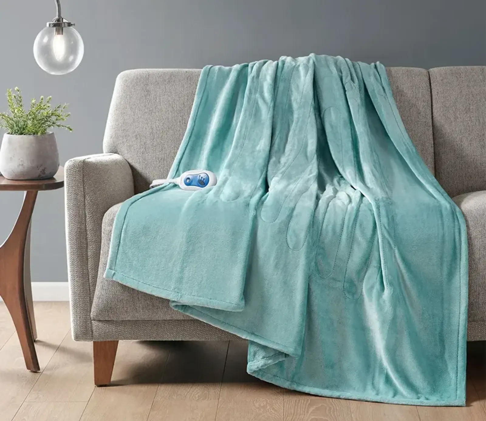 Beautyrest Heated Plush Throw - Sapphire