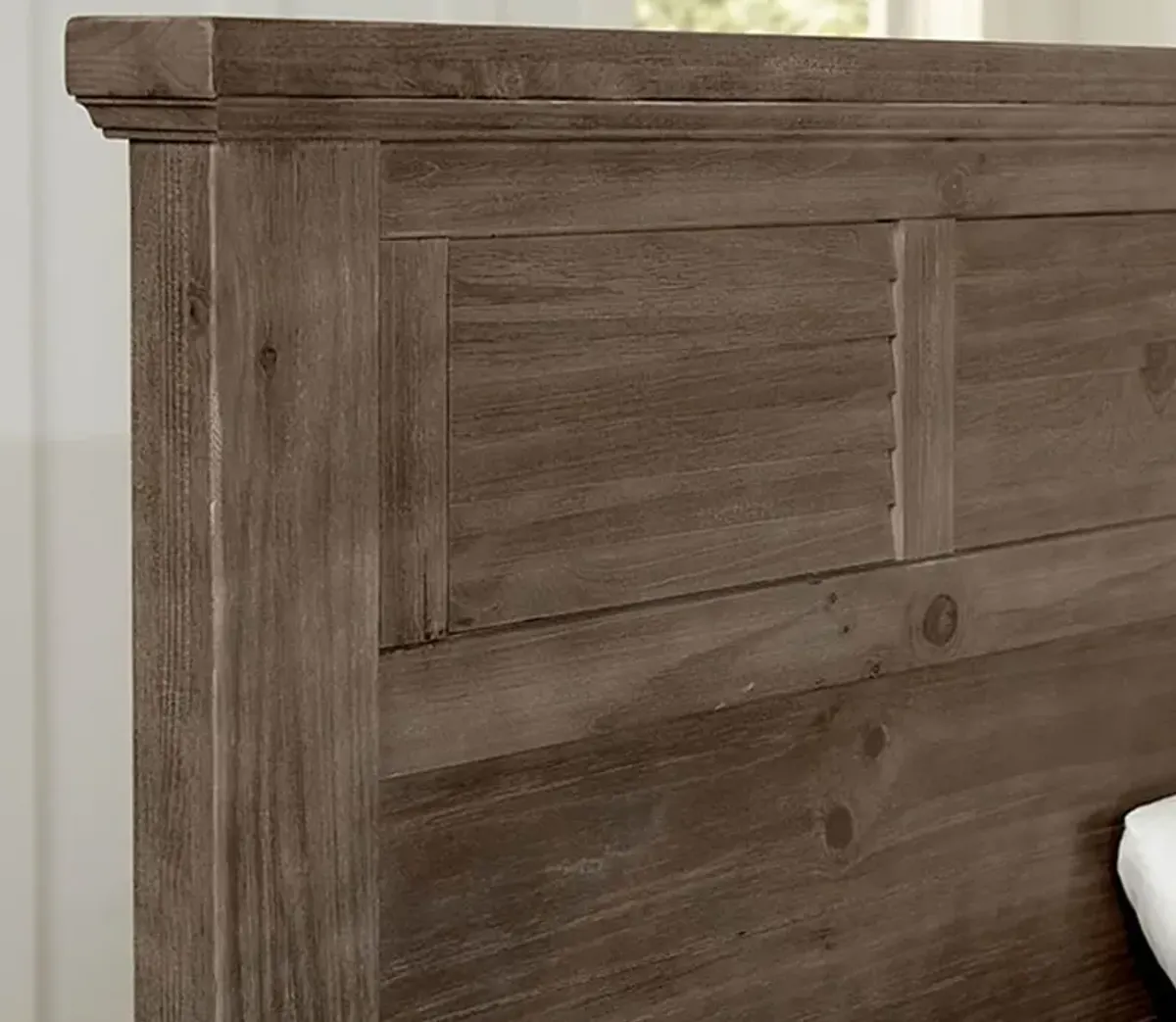 Vaughan Bassett Sawmill Louver Bed - Floor Sample - Alabaster - King