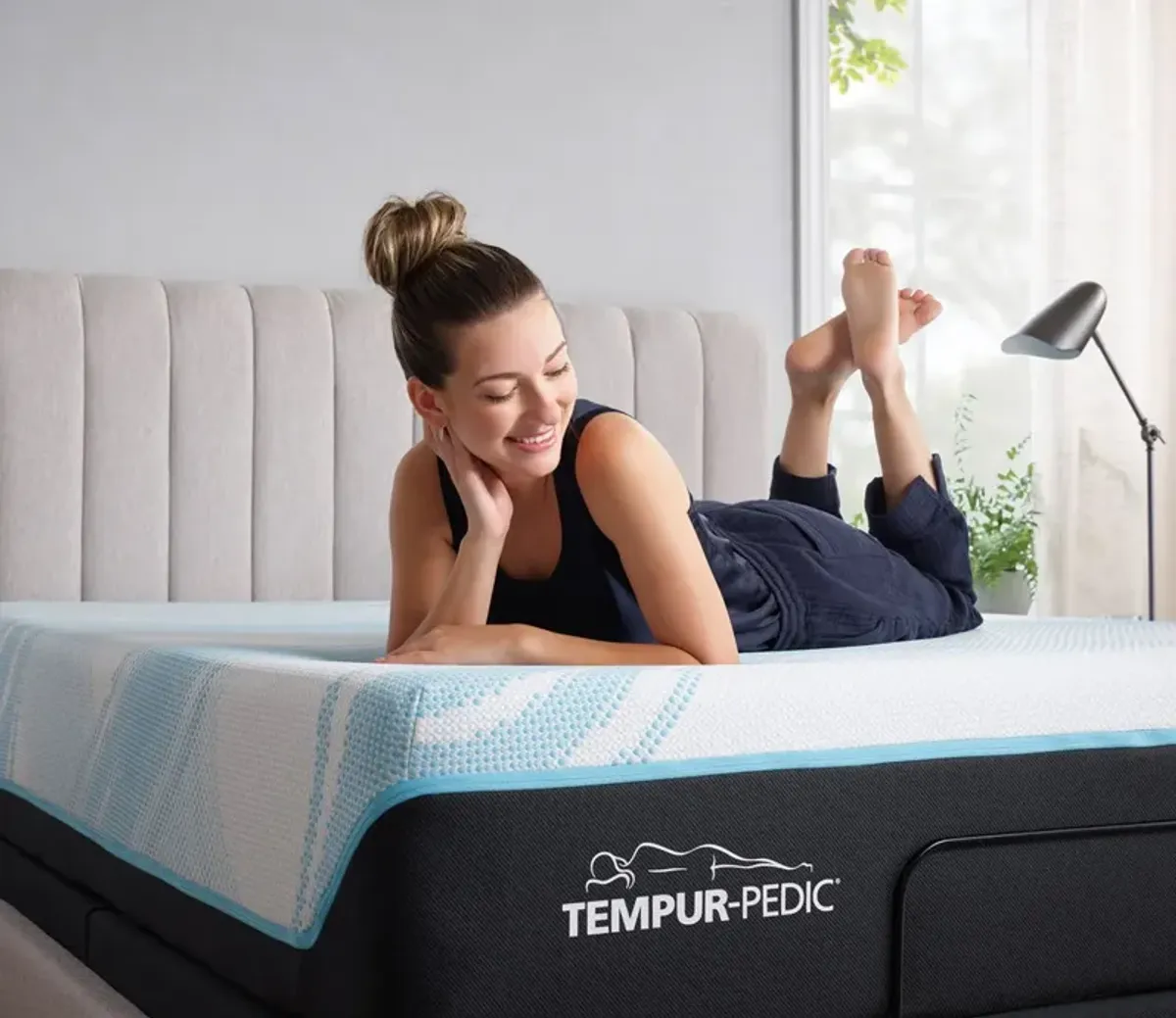 Tempur-Pedic Tempur-LUXEbreeze 2.0 Medium Hybrid Mattress - Queen