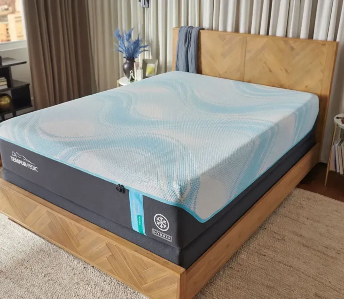 Tempur-Pedic Tempur-LUXEbreeze 2.0 Medium Hybrid Mattress - Queen