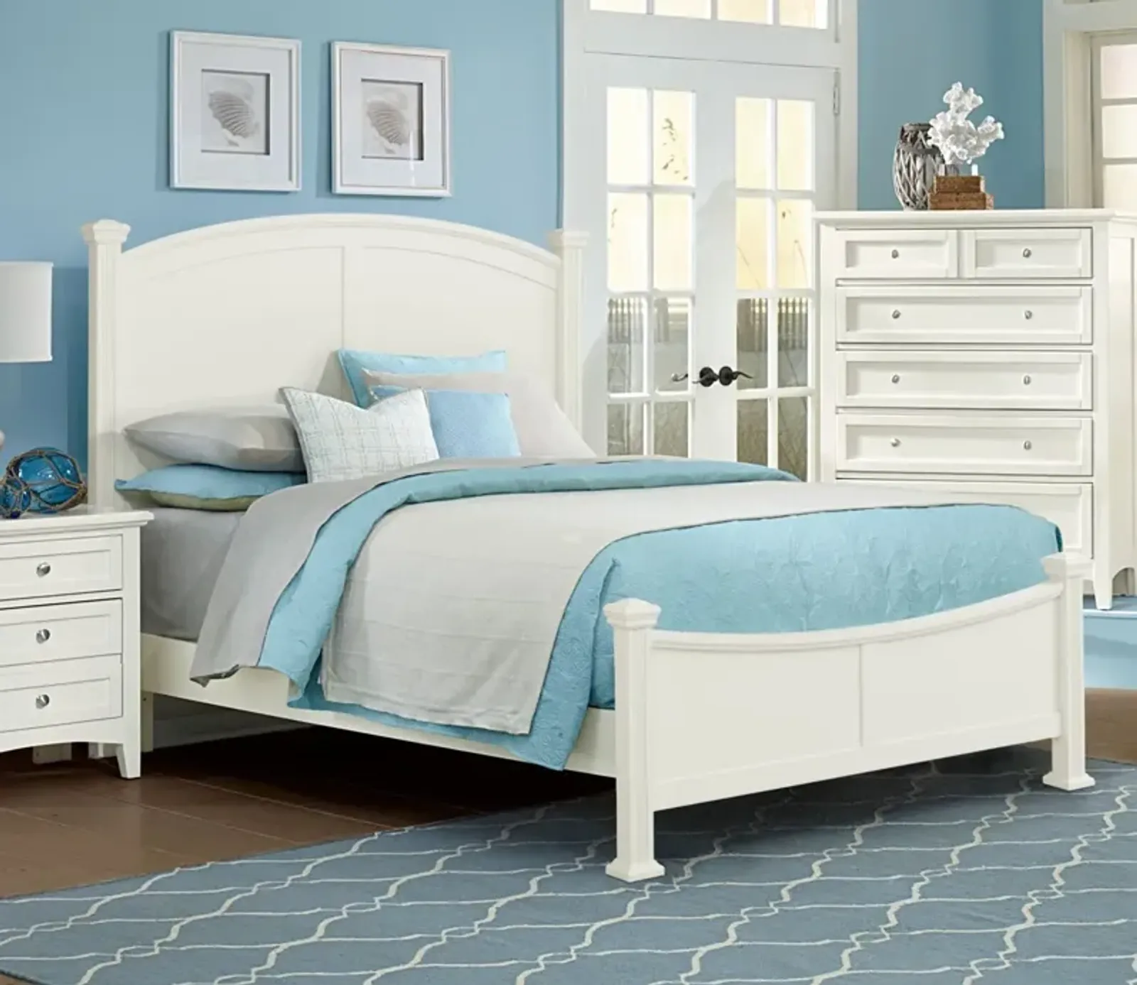 Vaughan Bassett Bonanza Poster Bed Bedroom Set - White - Queen