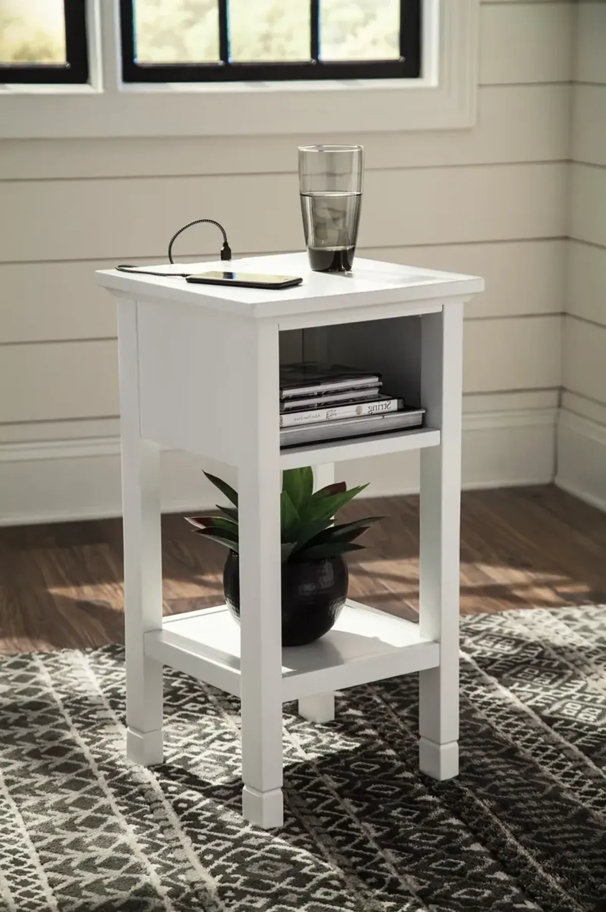 Arnie Accent Table