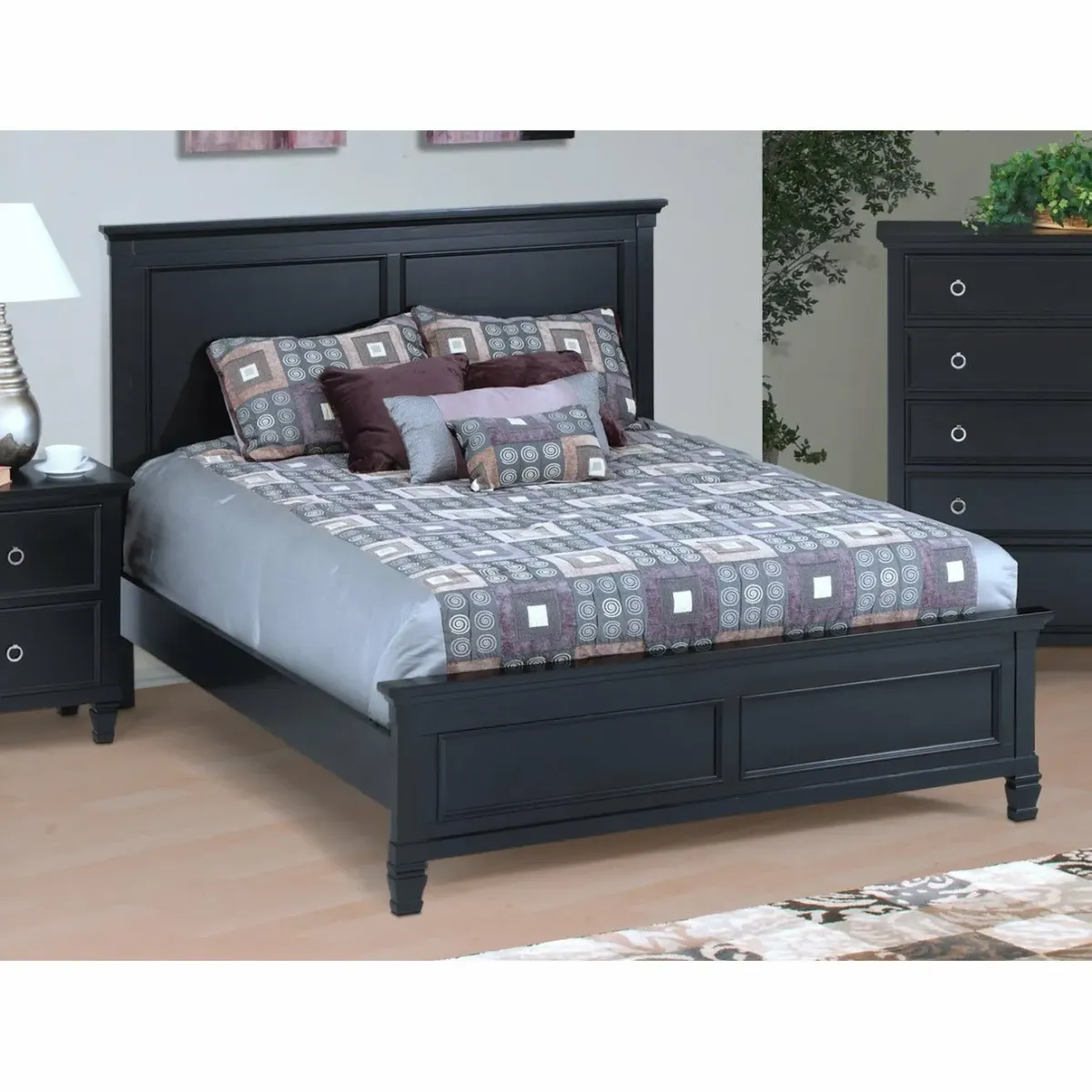 Queen / Black Tamarack Bed