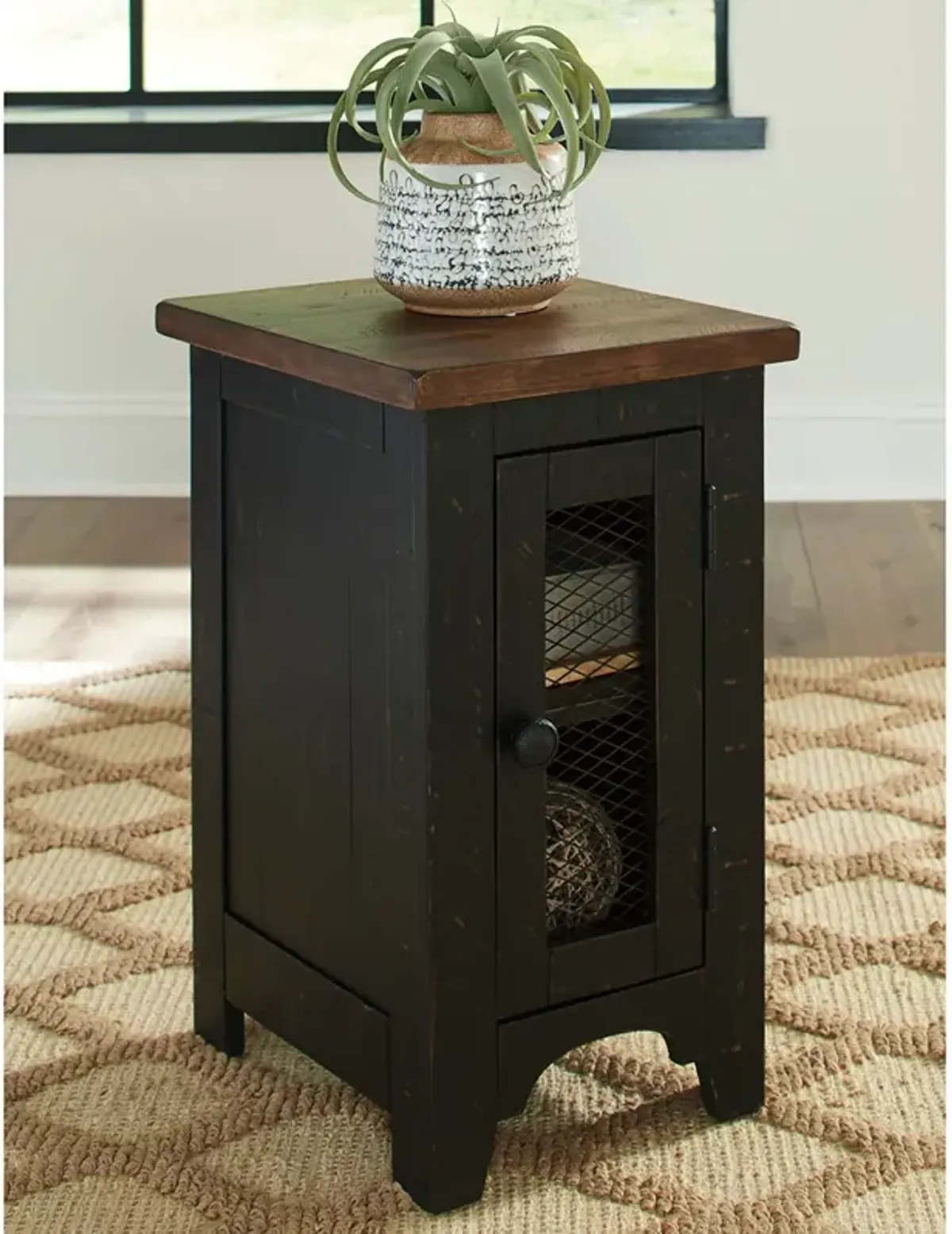 Valebeck Side Table
