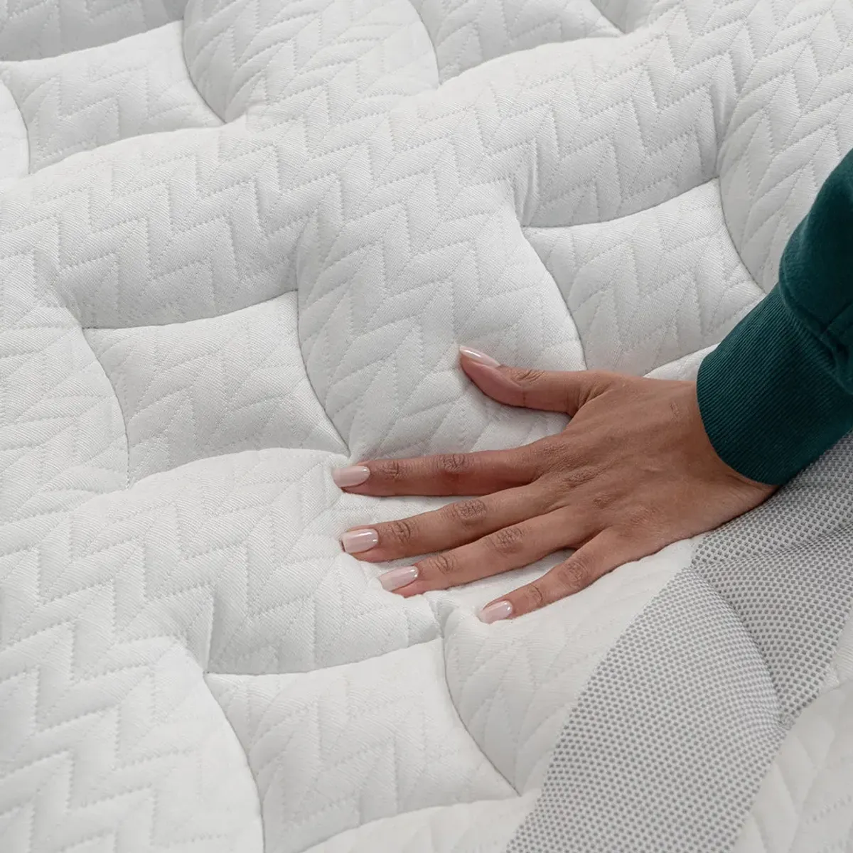 Queen Sapira Chill Hybrid Mattress