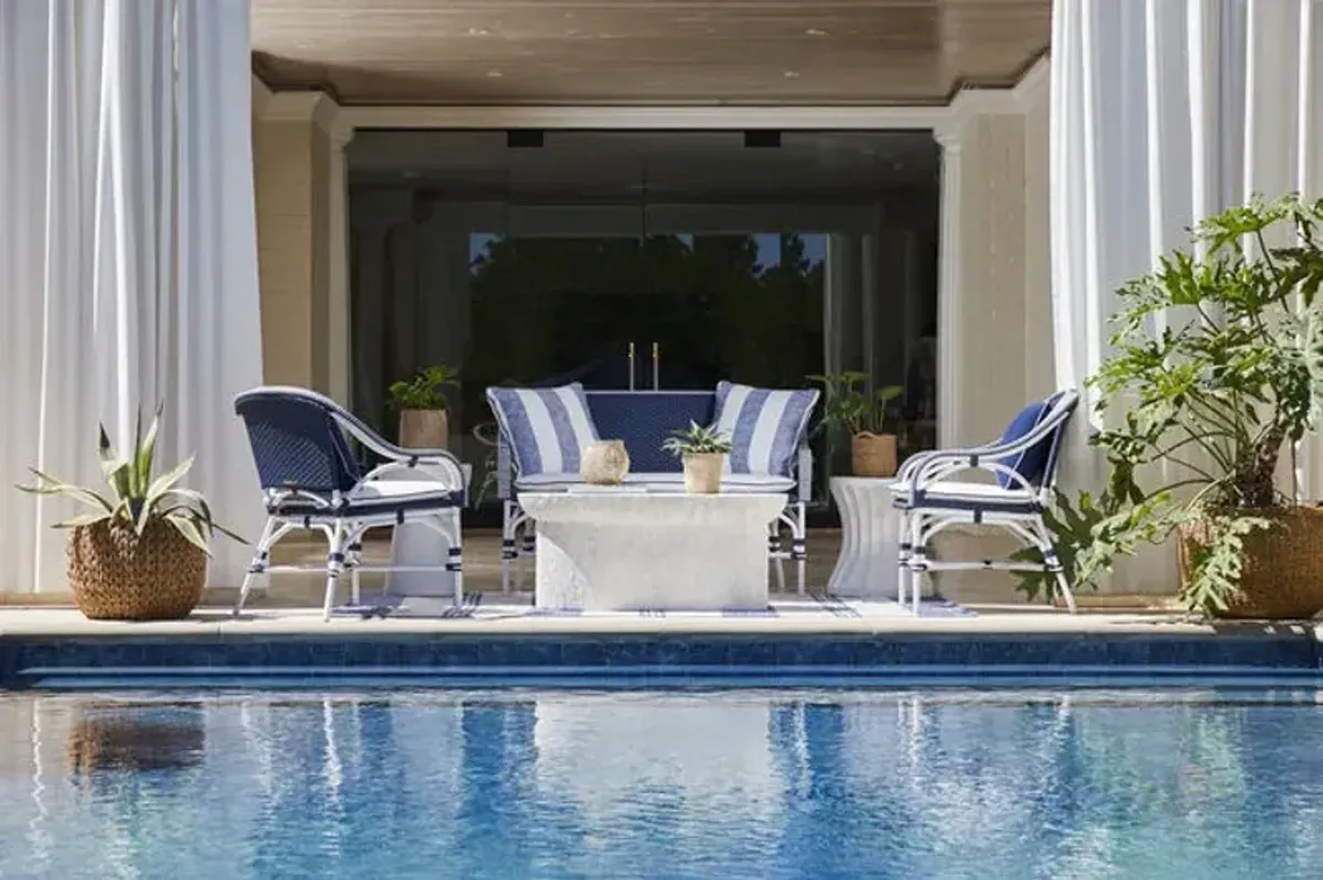 Savoy Loveseat with Cushion