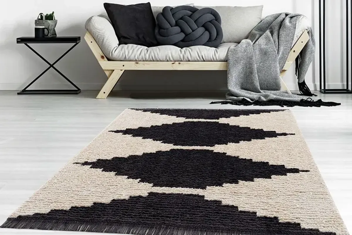 Amanda Black & Ivory 5'x7' Modern Area Rug