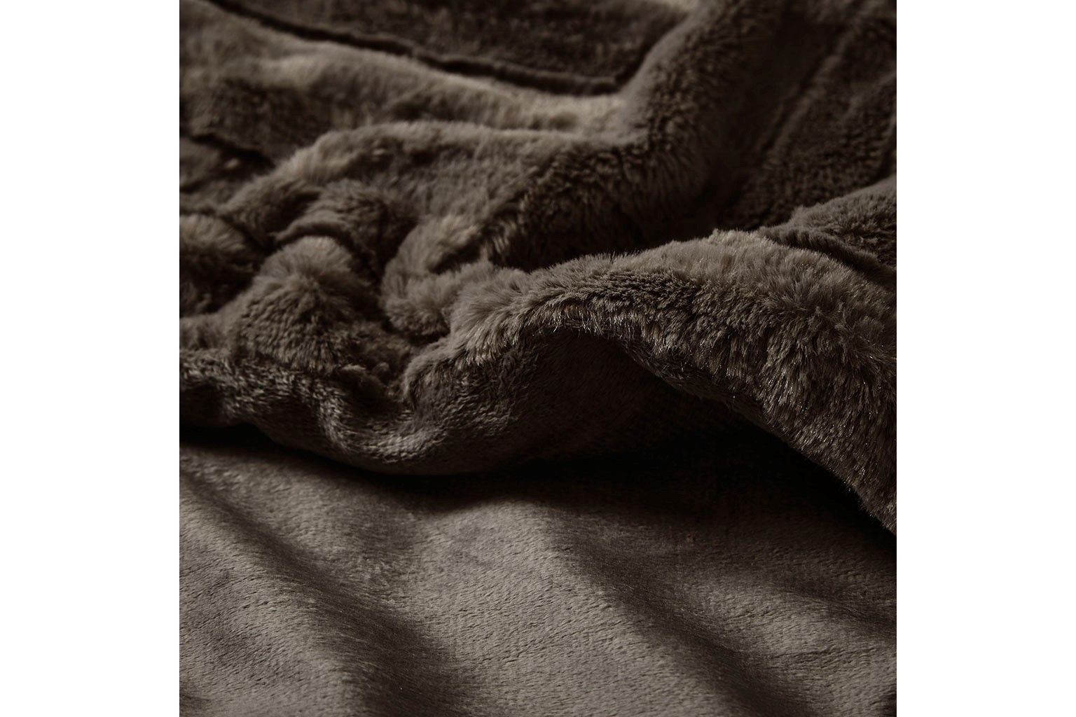 Arctic Ultra Plush Down Alternative Throw in Chocolate