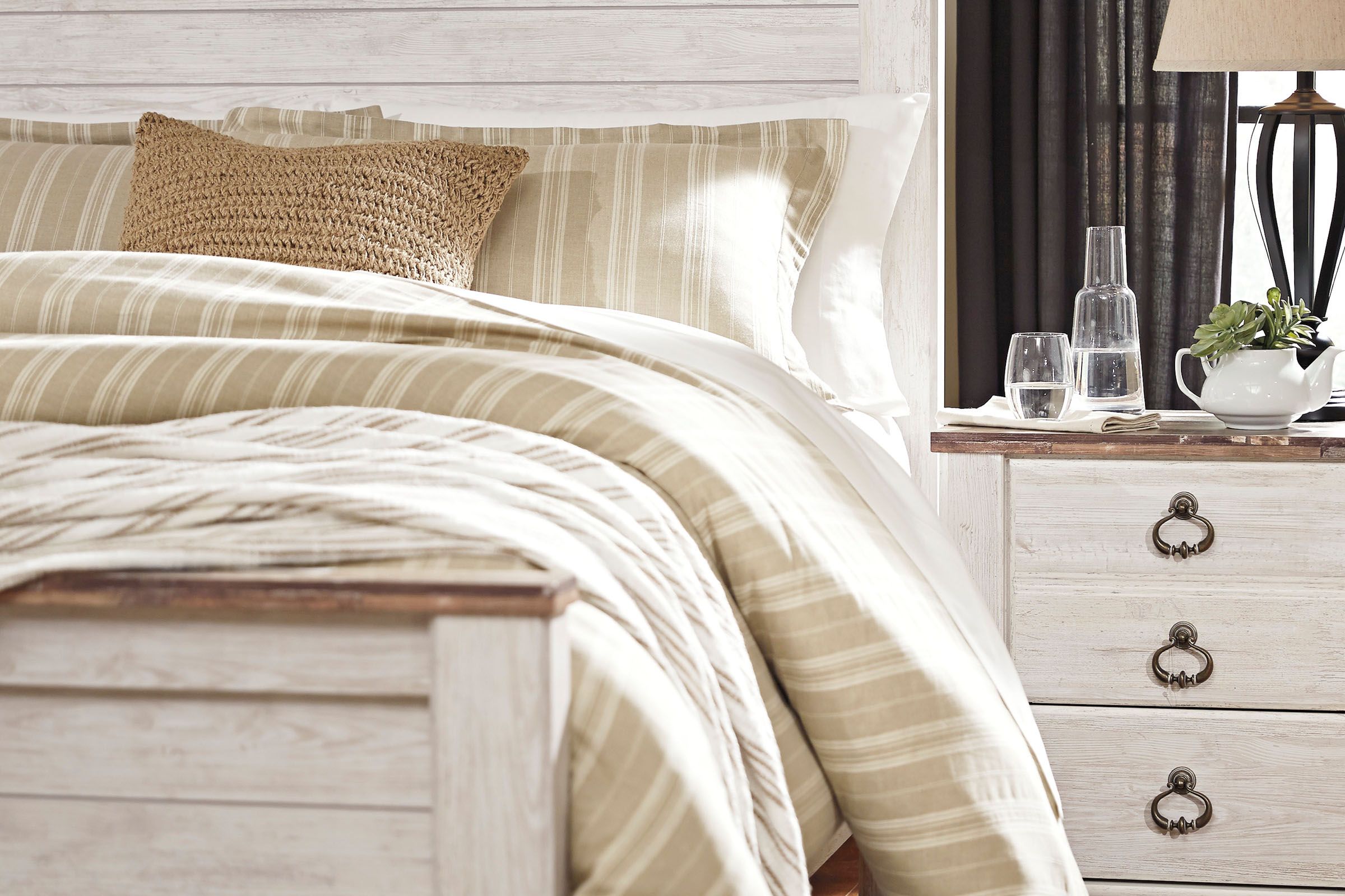 Willowton 3Piece Queen Bedroom Set