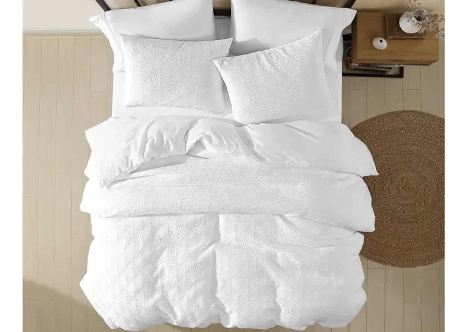 Matelass� Diamond Leaf 3pc Queen Comforter Set