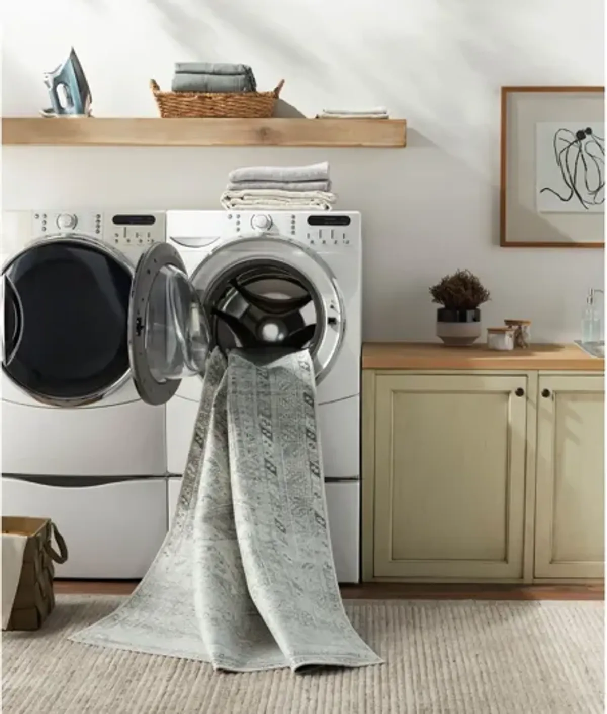 Amelie 6'7" x 9' Machine Woven Rug