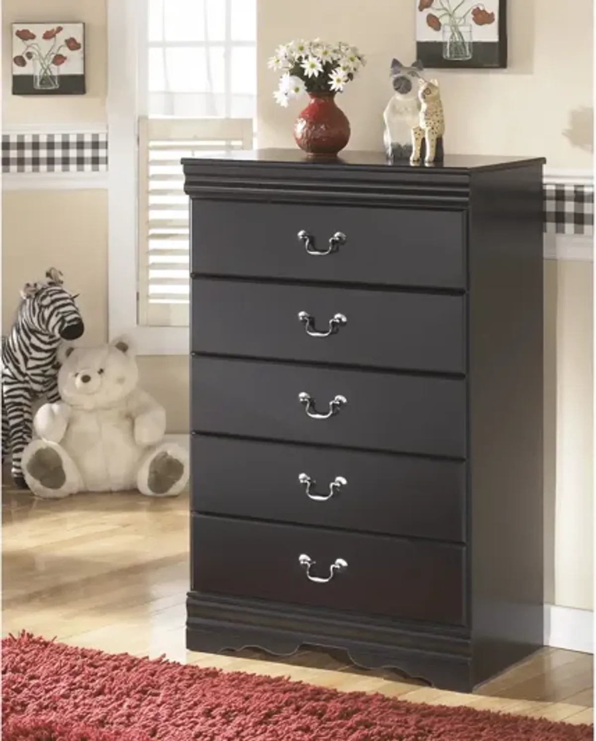 Huey Vineyard Chest of Drawers
