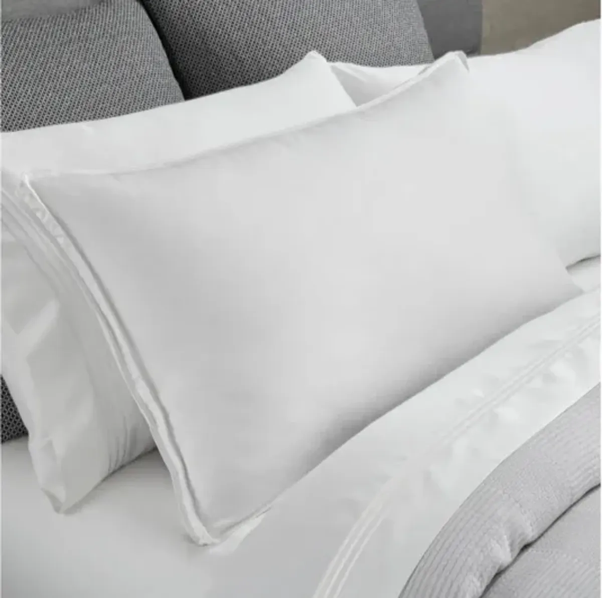 Cooling Down Complete Queen Pillow - White