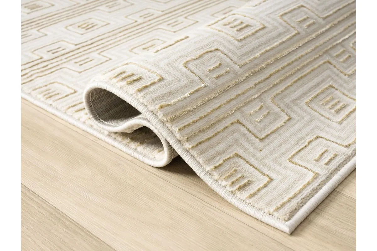 Ksamil 5'3" x 7'3" Area Rug