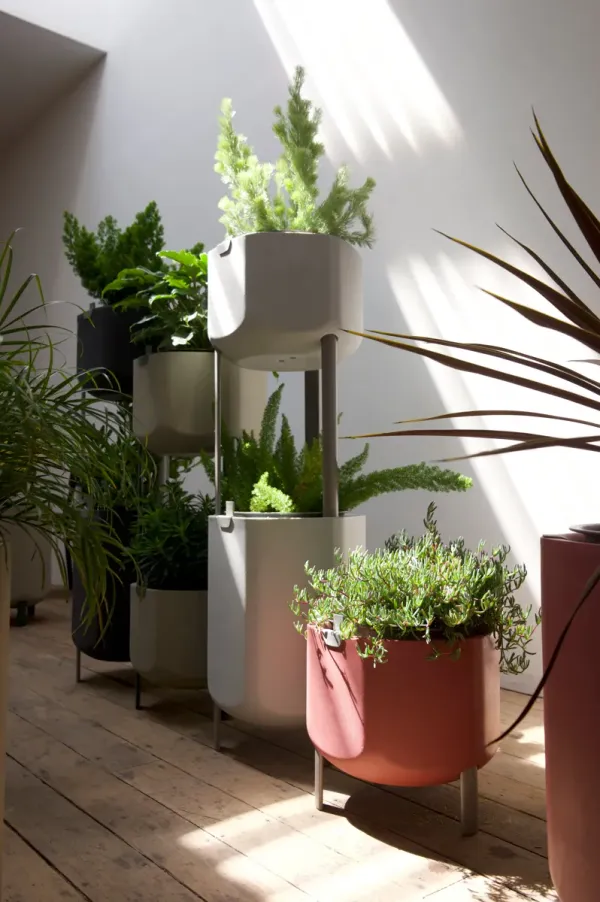 Larger Self-Watering Planter - Marly Garden - Friends of Heller Earthy Terracotta / With Legs for Stacking