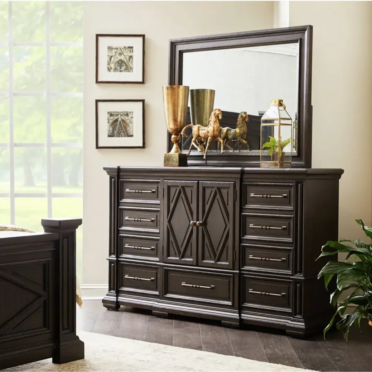 Magnus Midnight Dresser